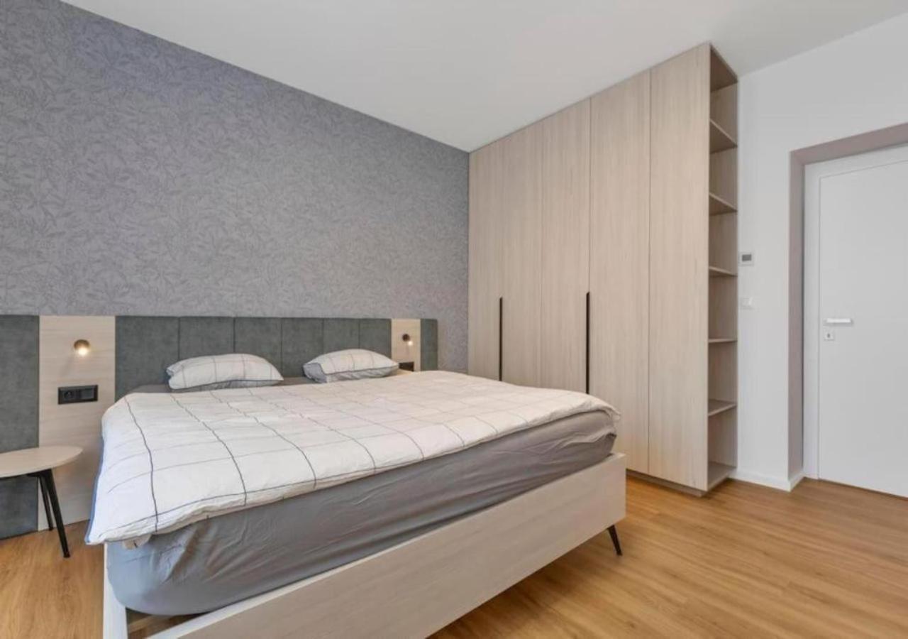 Apartmán Modern Near Train Station With Balcony #7 *